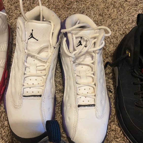 4 pair of Jordans and 1 pair of foams - Picture 5 of 6